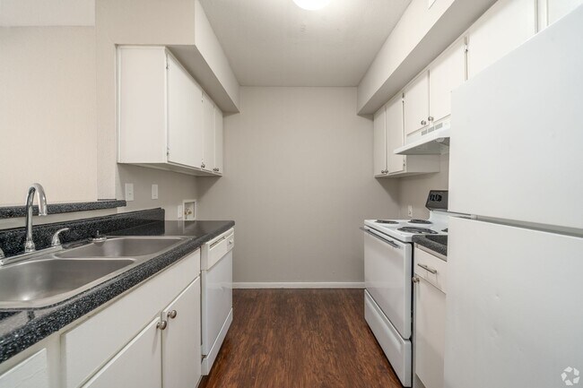 2 Beds | 2 Baths | 917 Square Ft. floor plan